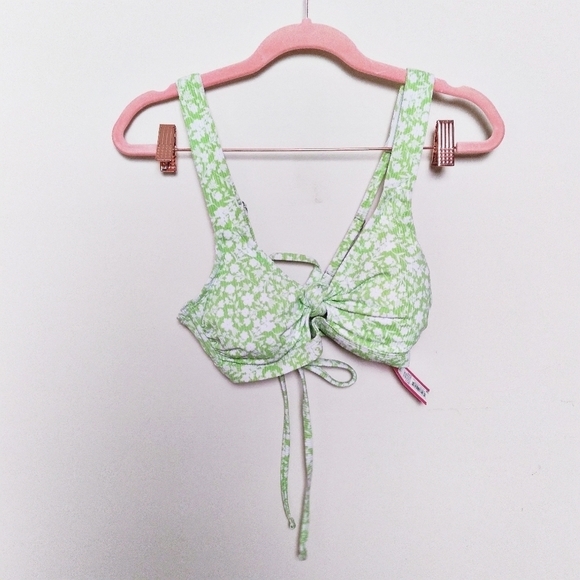 Xhilaration 90s Aesthetic Green and White Floral Print Tie Back Bikini Top D/DD - Picture 1 of 10